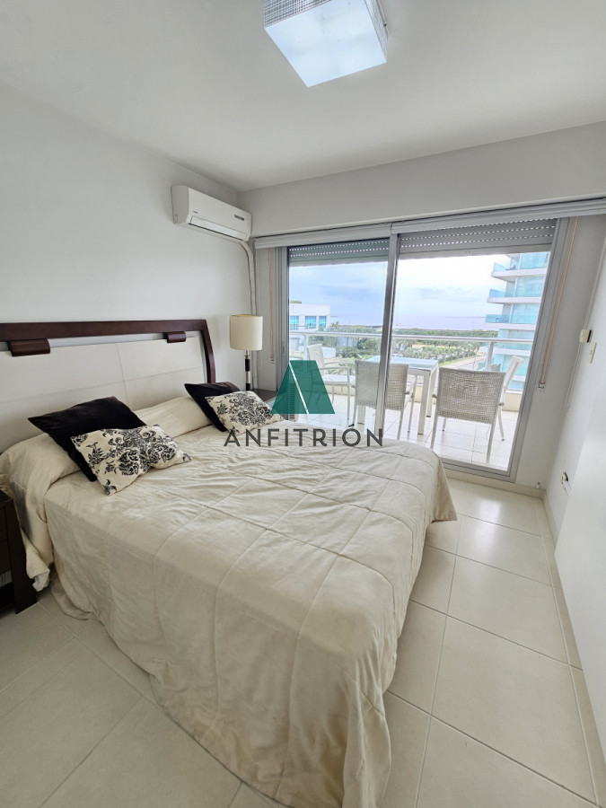 Apartamento ID.353 - **Tu Refugio en la Mansa: Elegancia y Confort en Punta del Este**