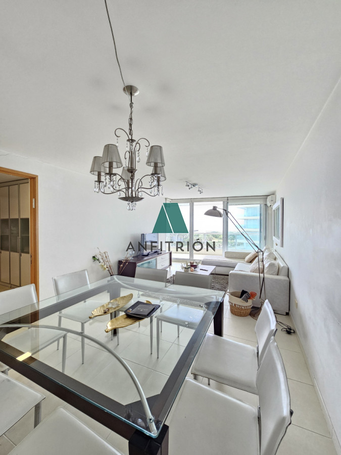 Apartamento ID.353 - **Tu Refugio en la Mansa: Elegancia y Confort en Punta del Este**
