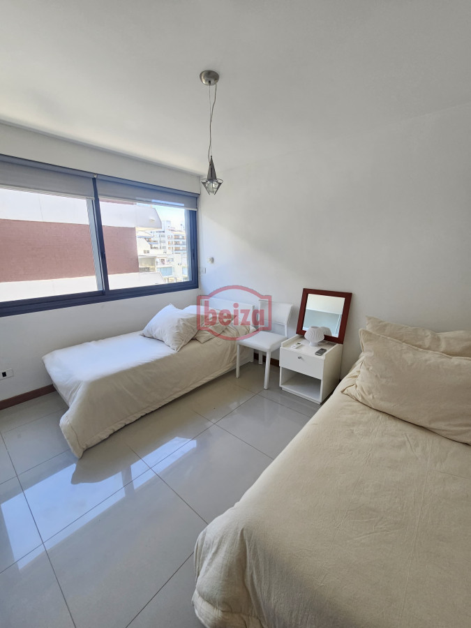 Apartamento ID.165986/Apartamento-en-VENTA,-3-dormitorios,-2-baños,-reciclado. - Venta departamento punta del este 