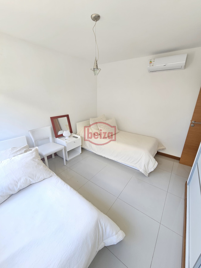 Apartamento ID.165986/Apartamento-en-VENTA,-3-dormitorios,-2-baños,-reciclado. - Venta departamento punta del este 