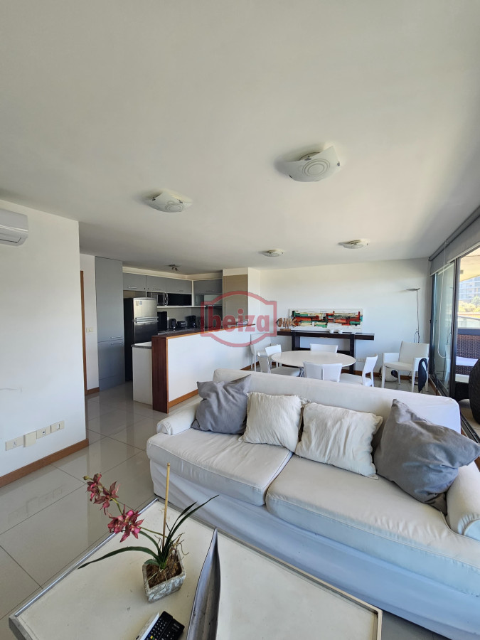 Apartamento ID.165986/Apartamento-en-VENTA,-3-dormitorios,-2-baños,-reciclado. - Venta departamento punta del este 