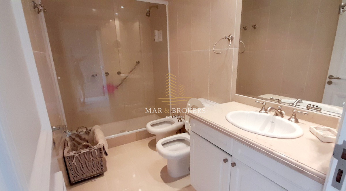 Apartamento ID.559 - Espectacular semipiso sobre rambla playa Mansa