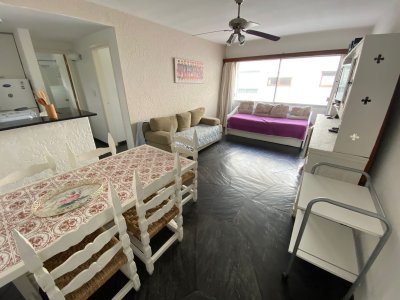 Apartamento en venta de un dormitorio en Mansa - Punta del Este   