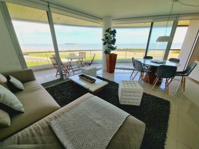 VENTA DE 3 FRENTE AL MAR