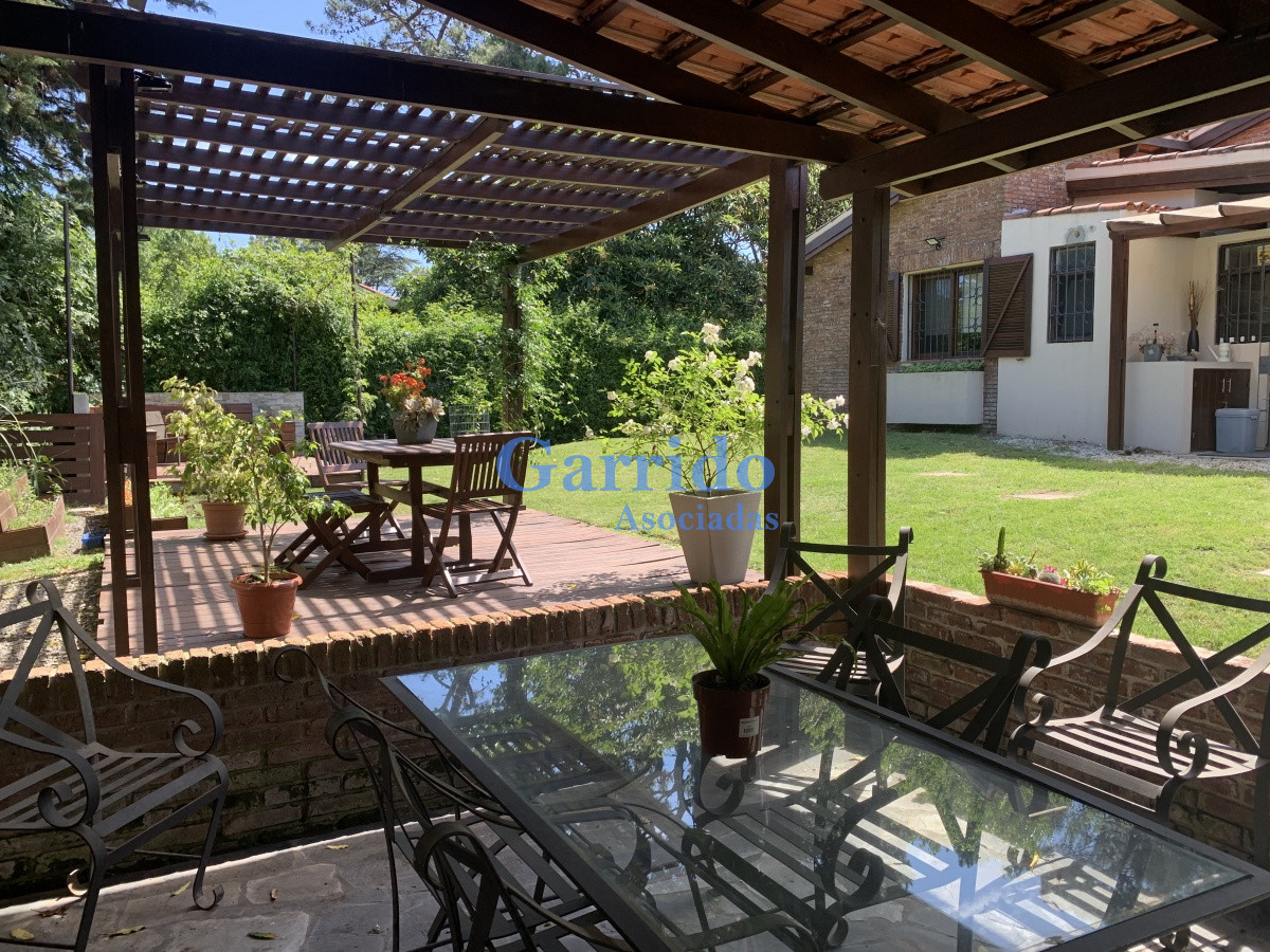 Casa ID.2104 - Casa de 3 dormitorios en Cantegril .