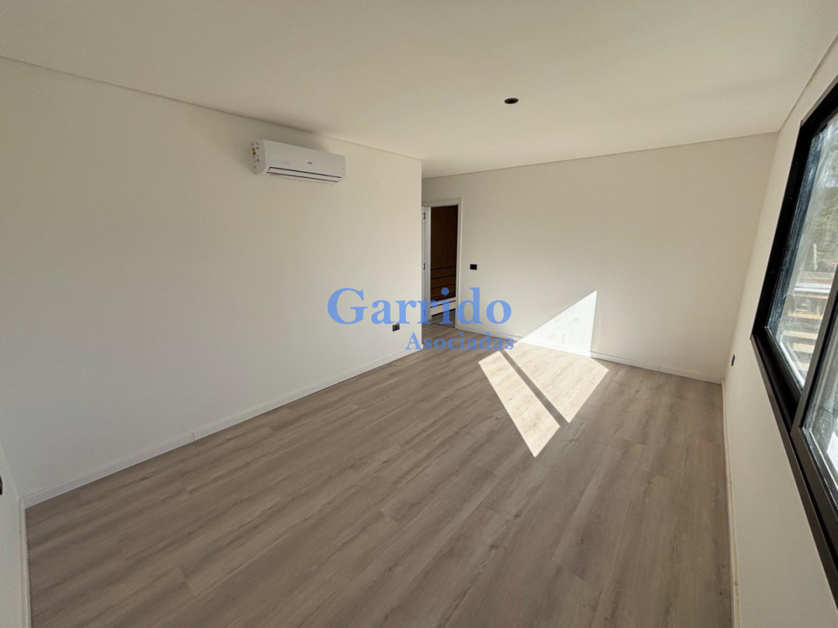 Casa ID.3733 - Chalet  a estrenar , barrio Córdoba 