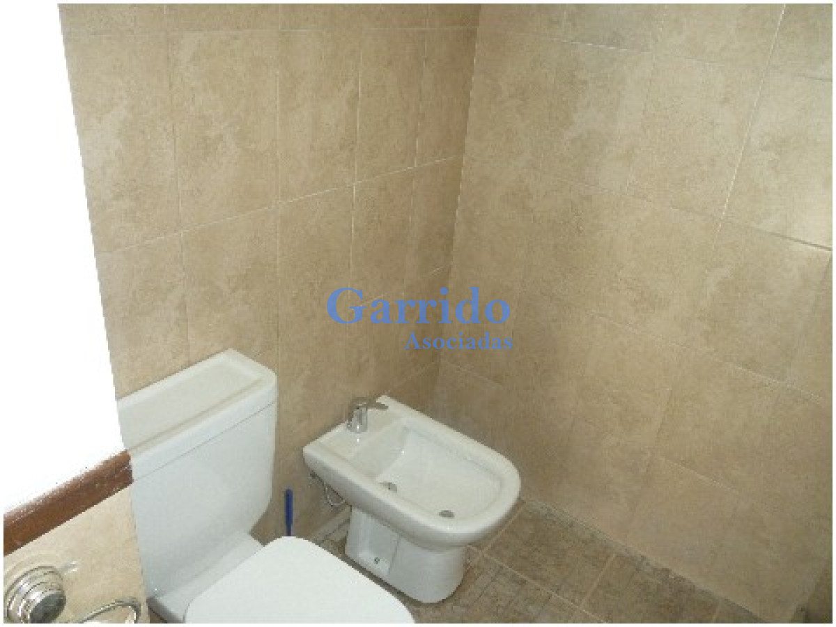 Casa ID.1784 - Vendo excelente chalet , a 50 mtrs del mar