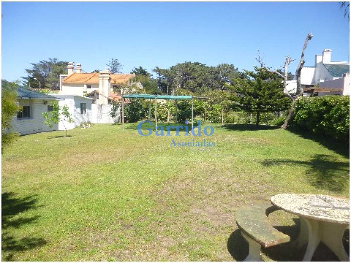 Casa ID.1784 - Vendo excelente chalet , a 50 mtrs del mar