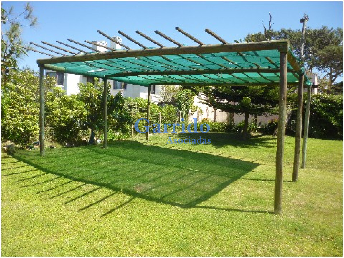 Casa ID.1784 - Vendo excelente chalet , a 50 mtrs del mar