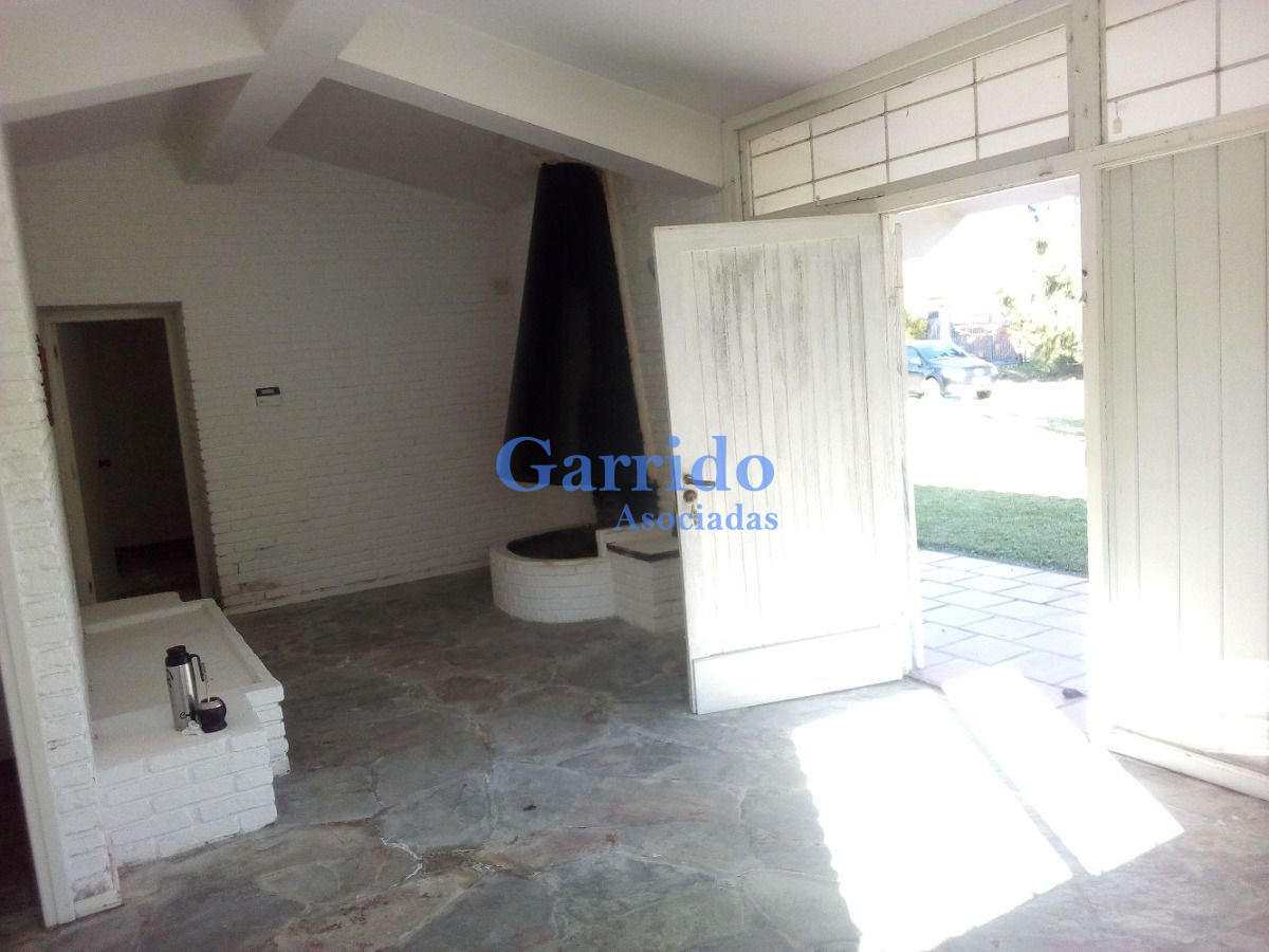 Casa ID.3156 - Casa En Beverly Hills De 2 Dorm, Parrillero Y Garaje Ref 586