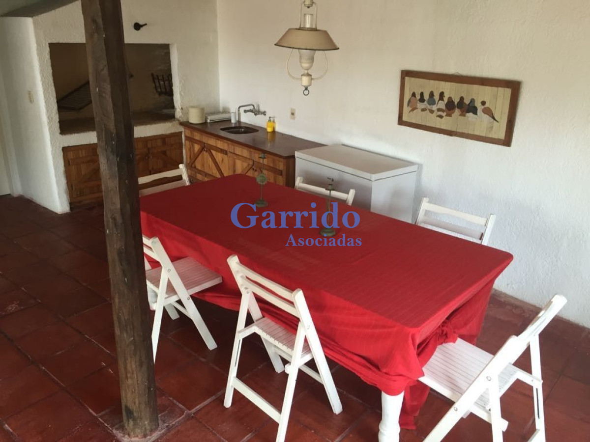 Casa ID.3185 - 3  Dor 2 B, Jardin, Cochera Y Parrillero En Pinares Ref 591