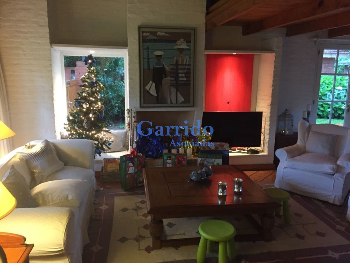 Casa ID.3185 - 3  Dor 2 B, Jardin, Cochera Y Parrillero En Pinares Ref 591