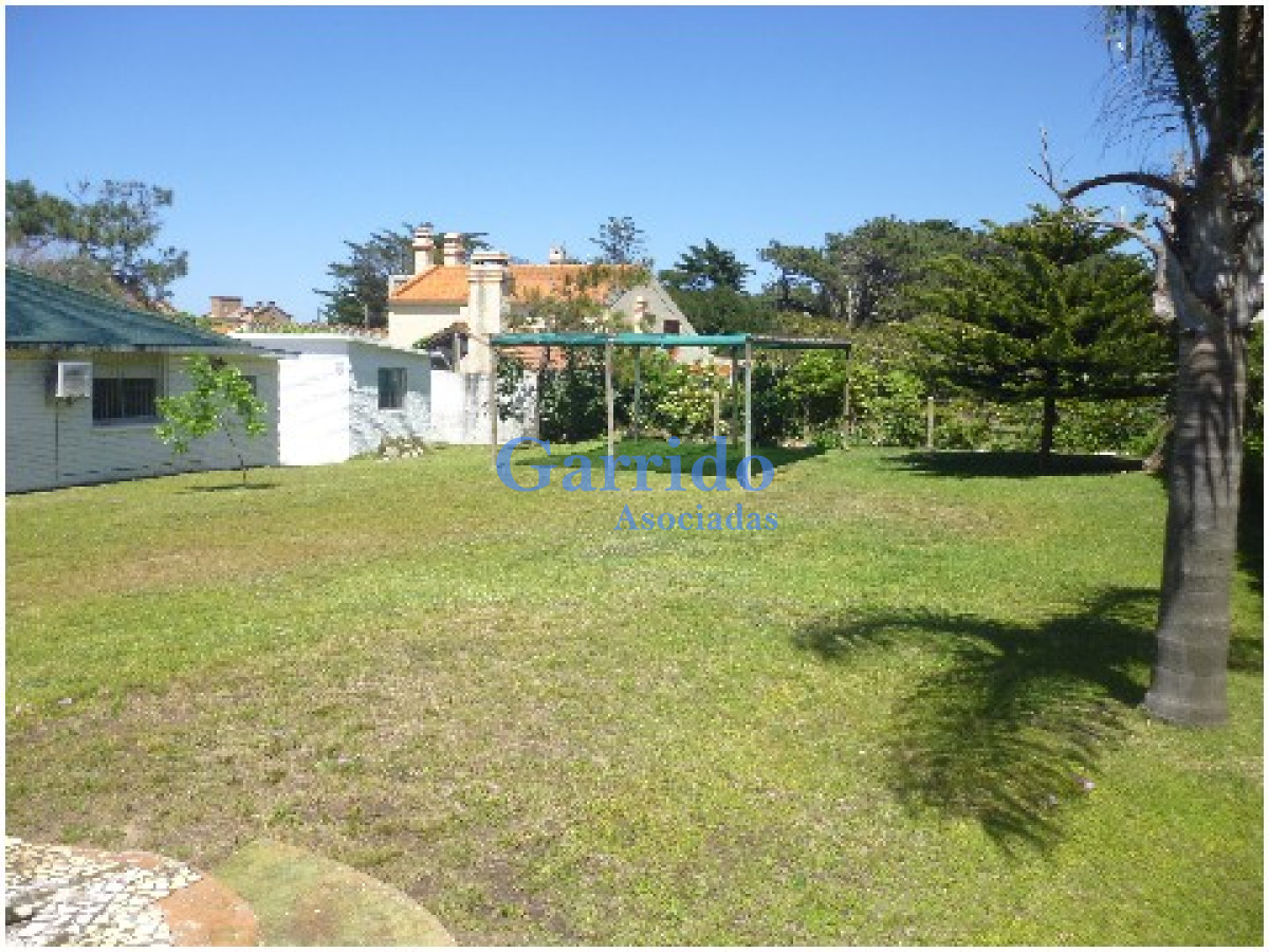 Casa ID.1784 - Vendo excelente chalet , a 50 mtrs del mar