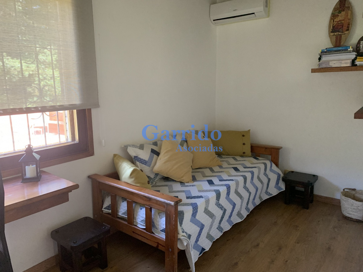 Casa ID.2104 - Casa de 3 dormitorios en Cantegril .
