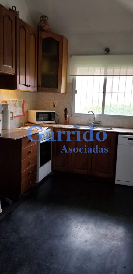 Casa ID.1784 - Vendo excelente chalet , a 50 mtrs del mar