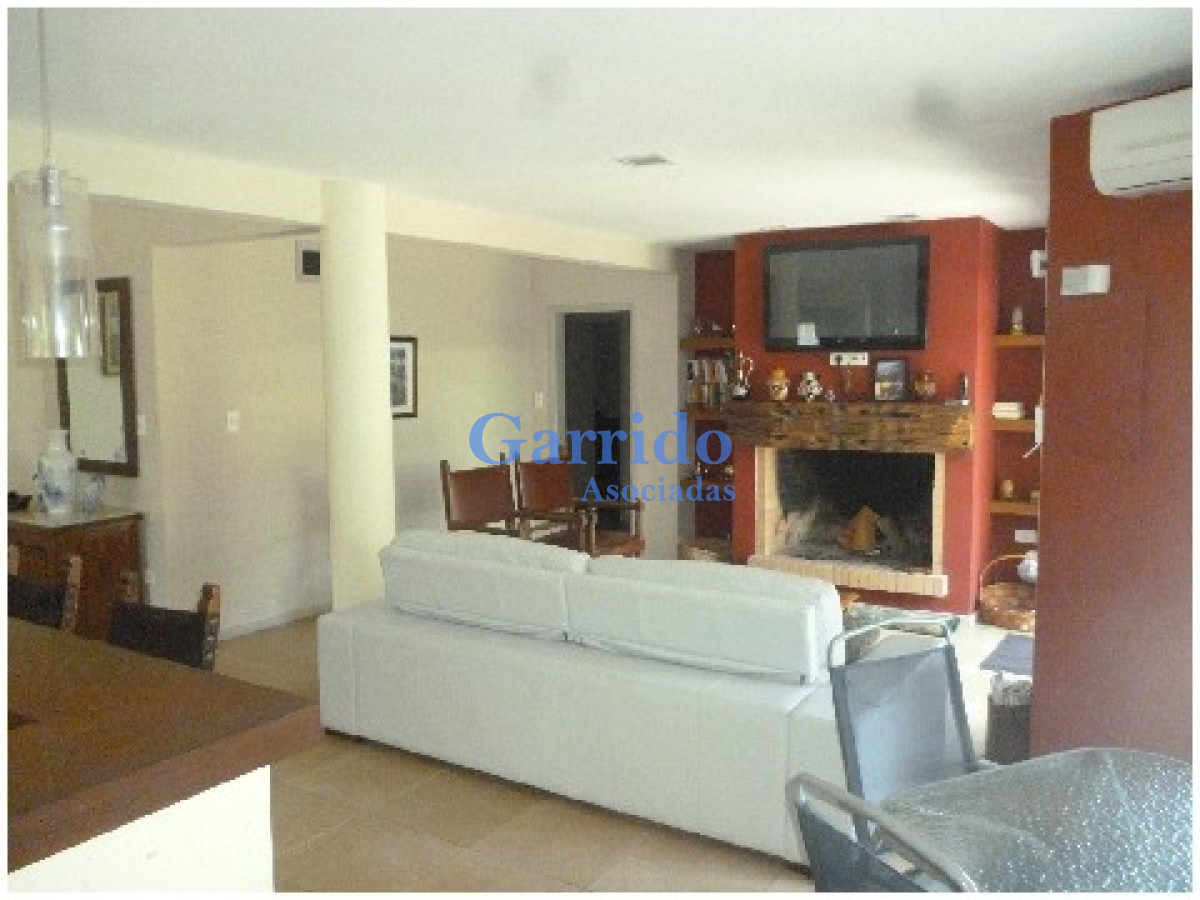 Casa ID.3649 - Hermoso chalet a la venta