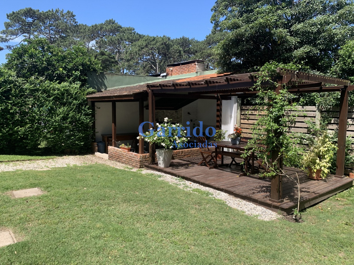 Casa ID.2104 - Casa de 3 dormitorios en Cantegril .
