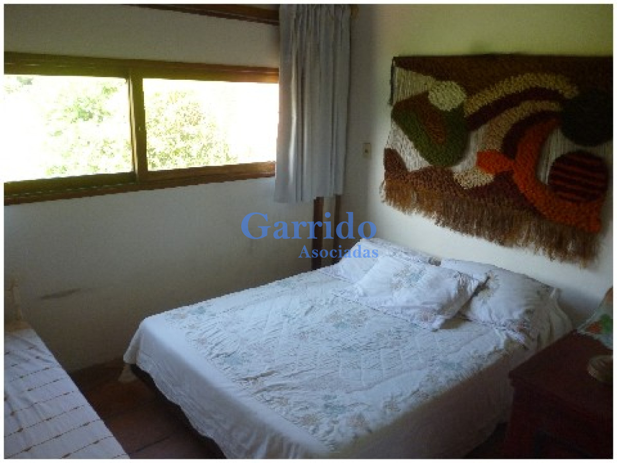 Casa ID.1784 - Vendo excelente chalet , a 50 mtrs del mar