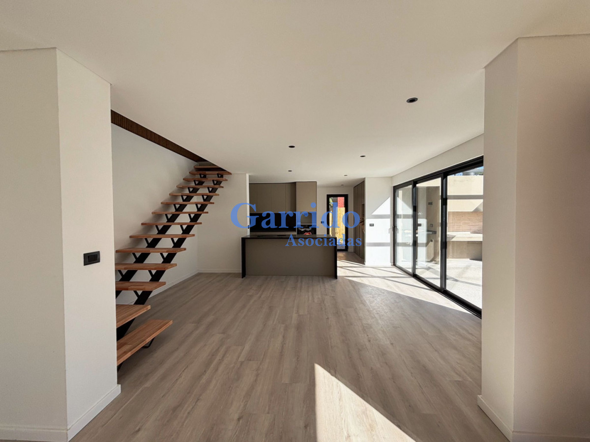 Casa ID.3733 - Chalet  a estrenar , barrio Córdoba 