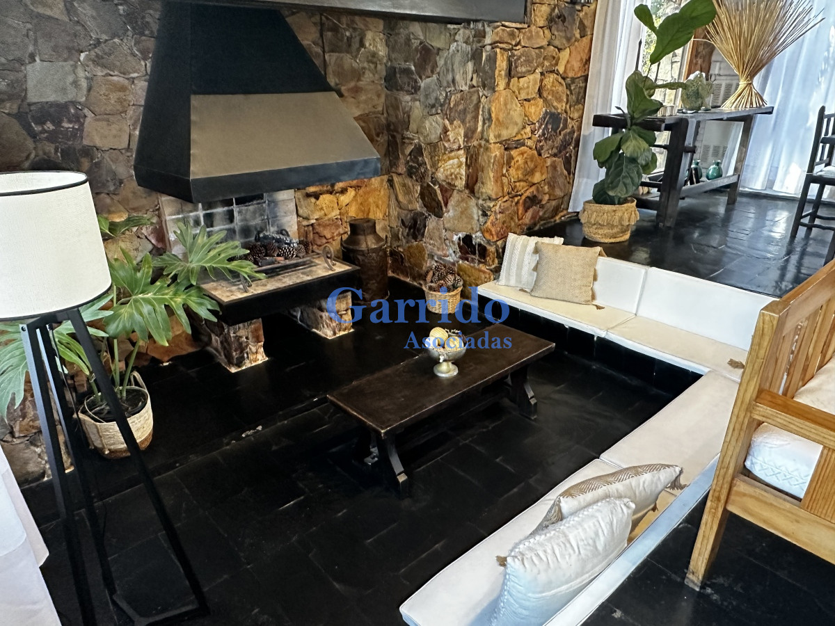 Casa ID.3386 - VENDO casa anual