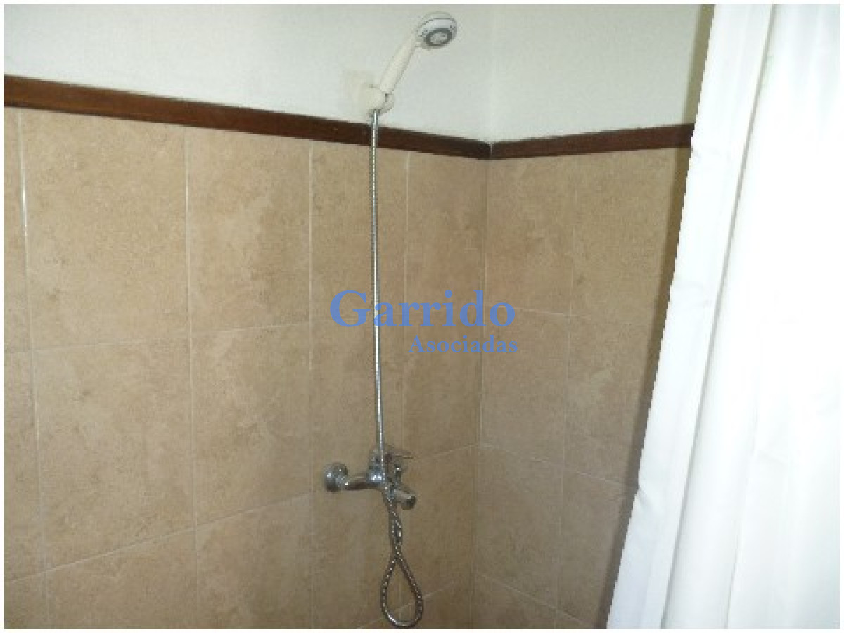Casa ID.1784 - Vendo excelente chalet , a 50 mtrs del mar