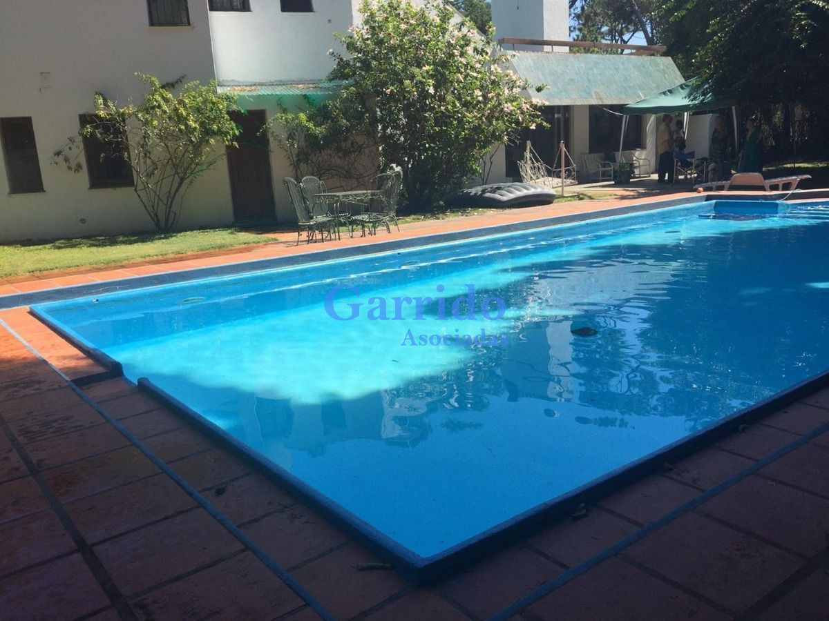 Casa ID.3049 - Vendo Zona Paradas !!  Casa 5 Dorm, 1077  Imperdible Ref 629