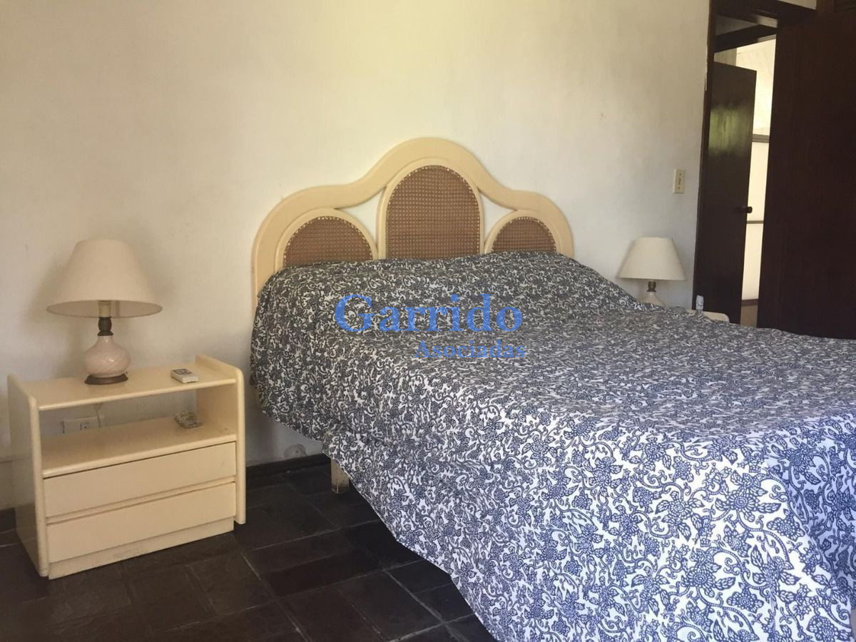 Casa ID.3049 - Vendo Zona Paradas !!  Casa 5 Dorm, 1077  Imperdible Ref 629