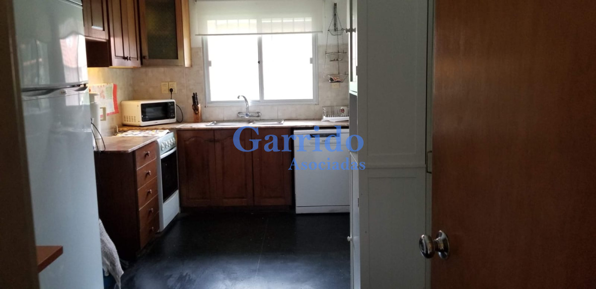 Casa ID.1784 - Vendo excelente chalet , a 50 mtrs del mar