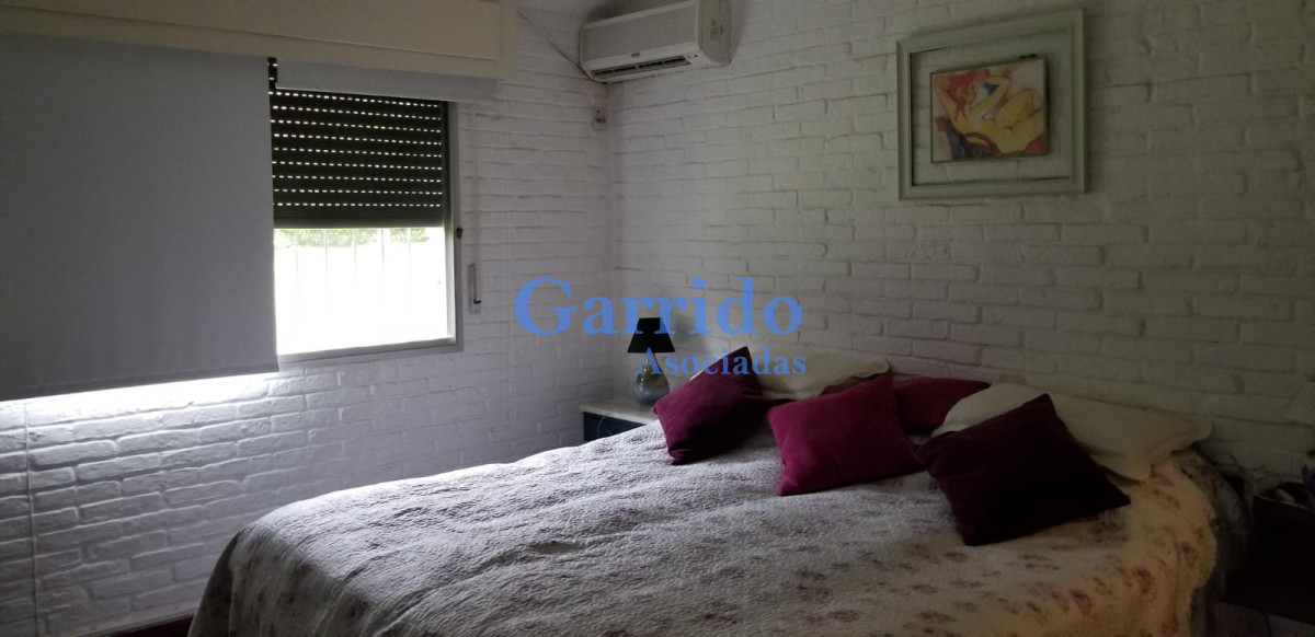Casa ID.1784 - Vendo excelente chalet , a 50 mtrs del mar