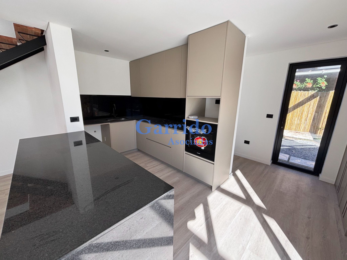 Casa ID.3733 - Chalet  a estrenar , barrio Córdoba 