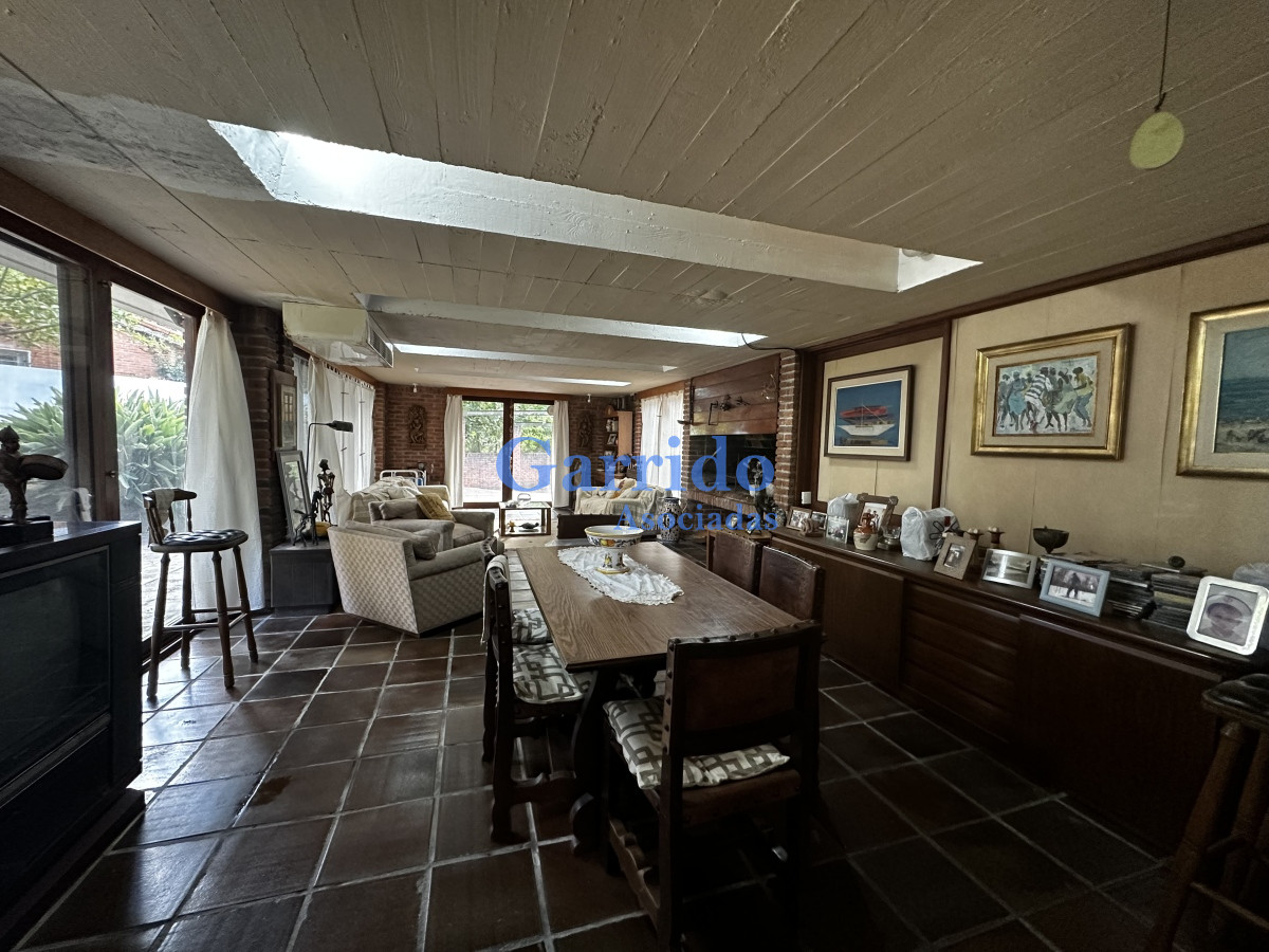 Casa ID.3519 - Chalet de categoria en Venta 