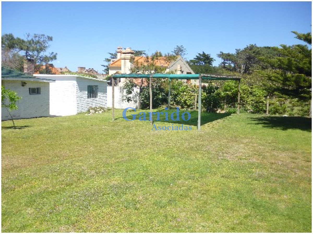 Casa ID.1784 - Vendo excelente chalet , a 50 mtrs del mar