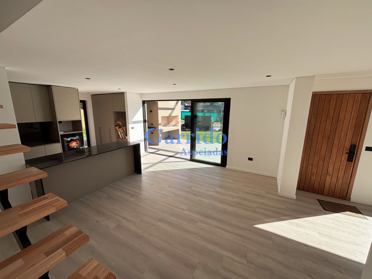 Casa ID.3733 - Chalet  a estrenar , barrio Córdoba 