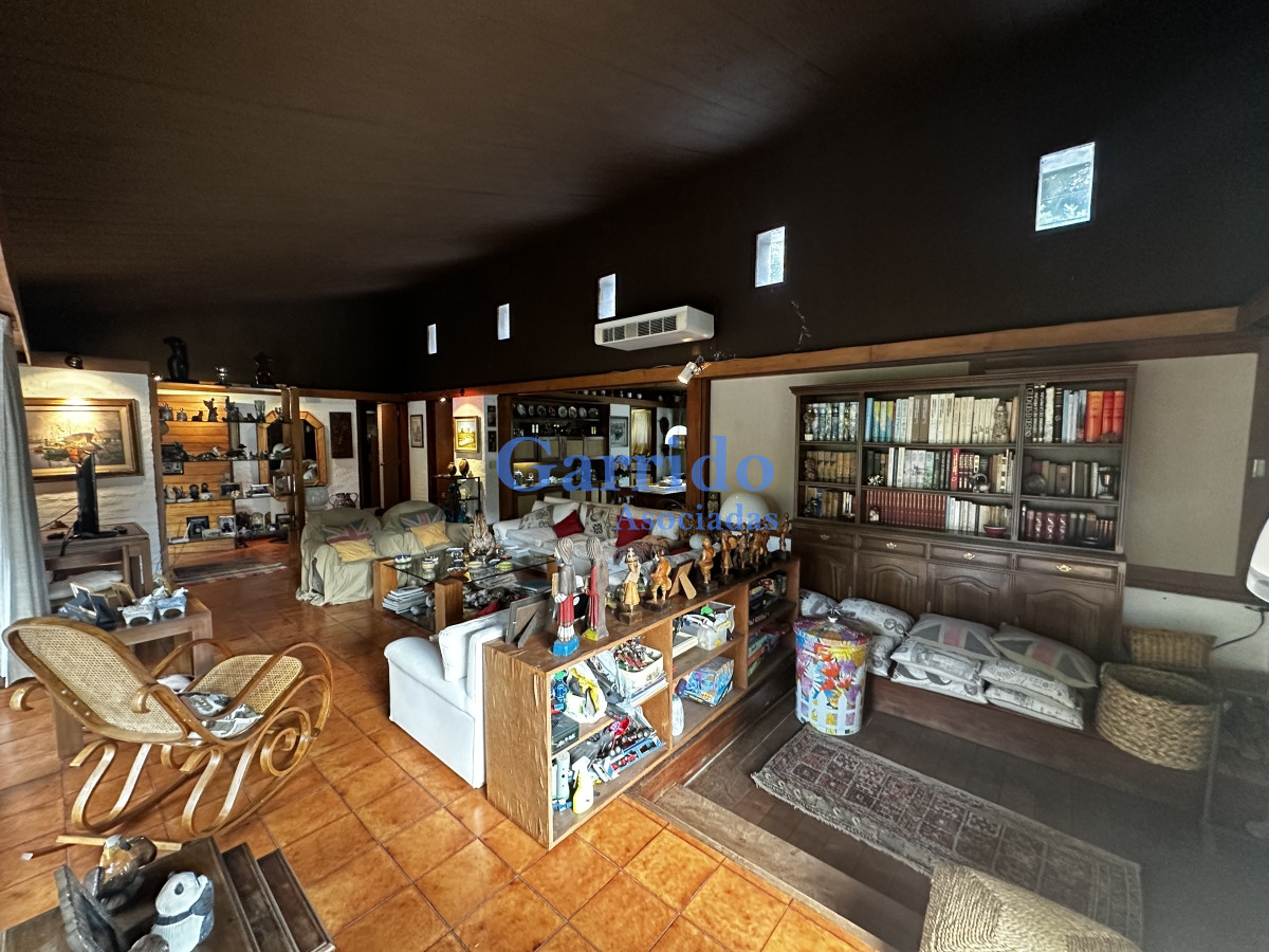 Casa ID.3519 - Chalet de categoria en Venta 