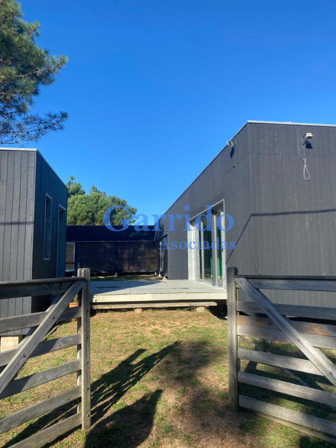 Casa ID.3482 - Vendo  casa , en la barra.