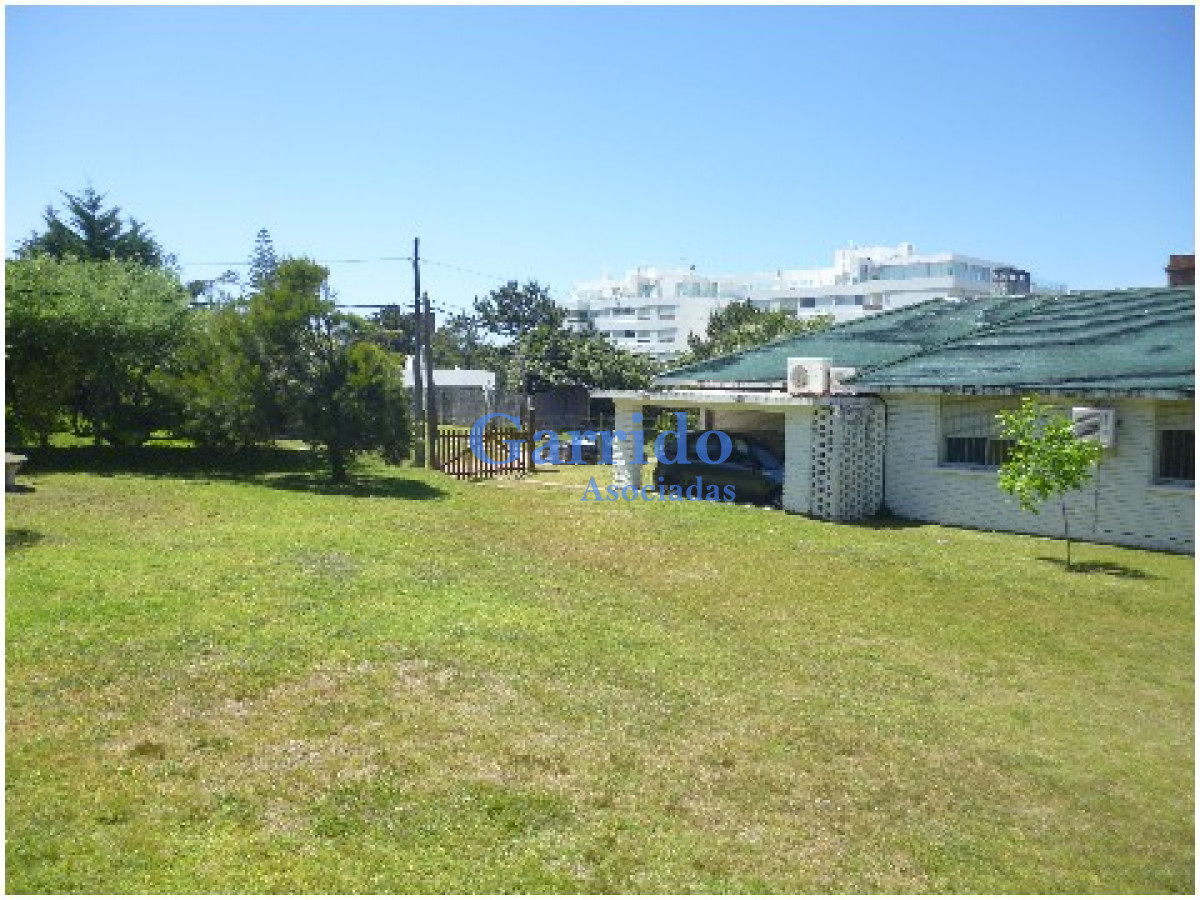 Casa ID.1784 - Vendo excelente chalet , a 50 mtrs del mar