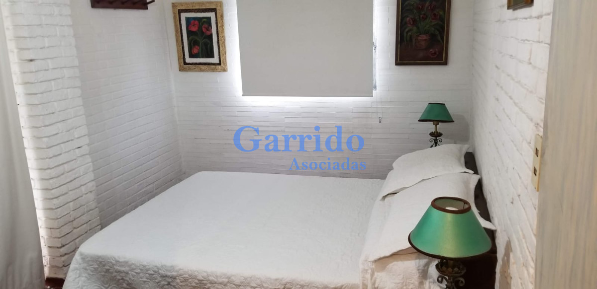 Casa ID.1784 - Vendo excelente chalet , a 50 mtrs del mar