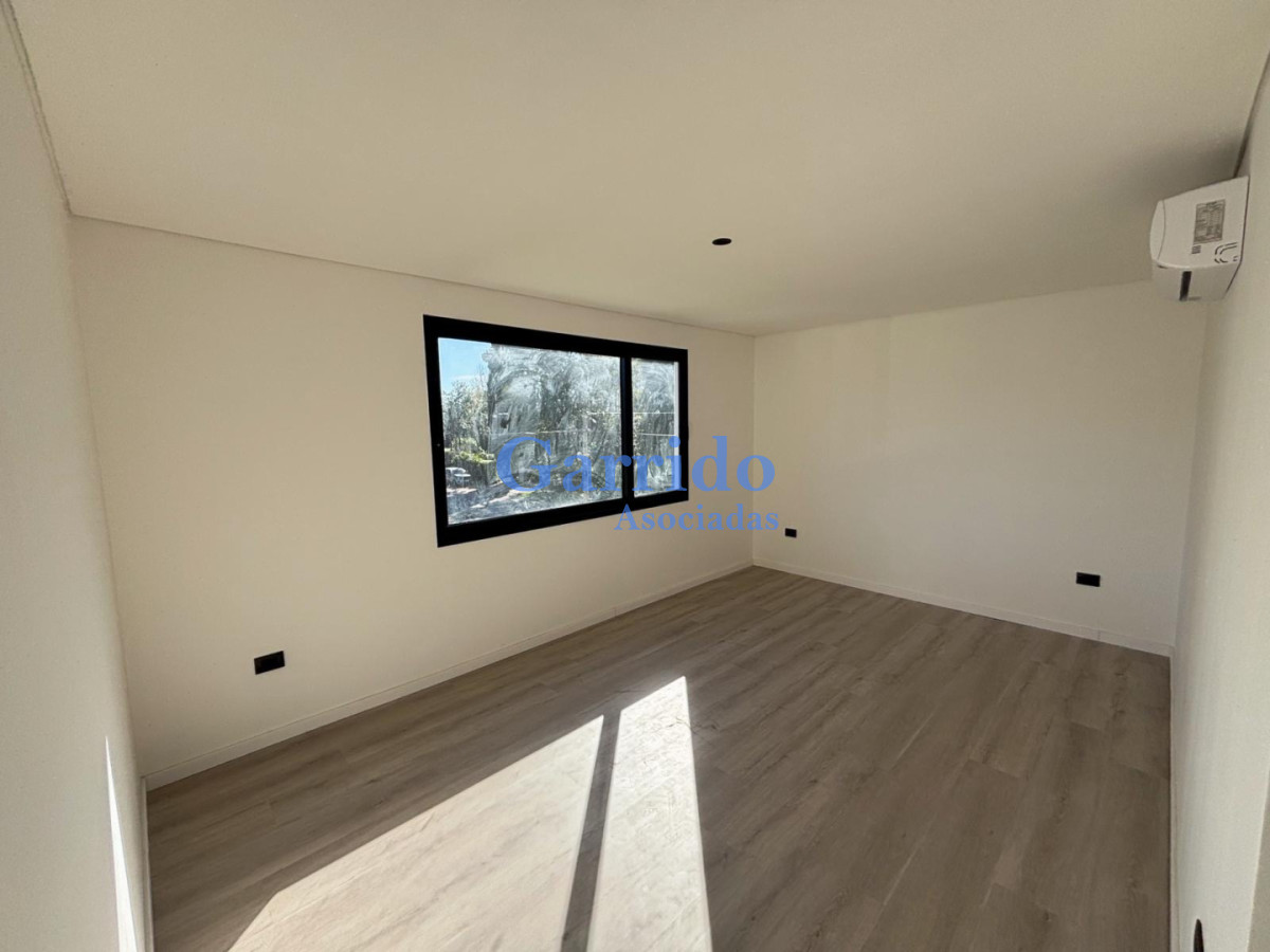 Casa ID.3733 - Chalet  a estrenar , barrio Córdoba 