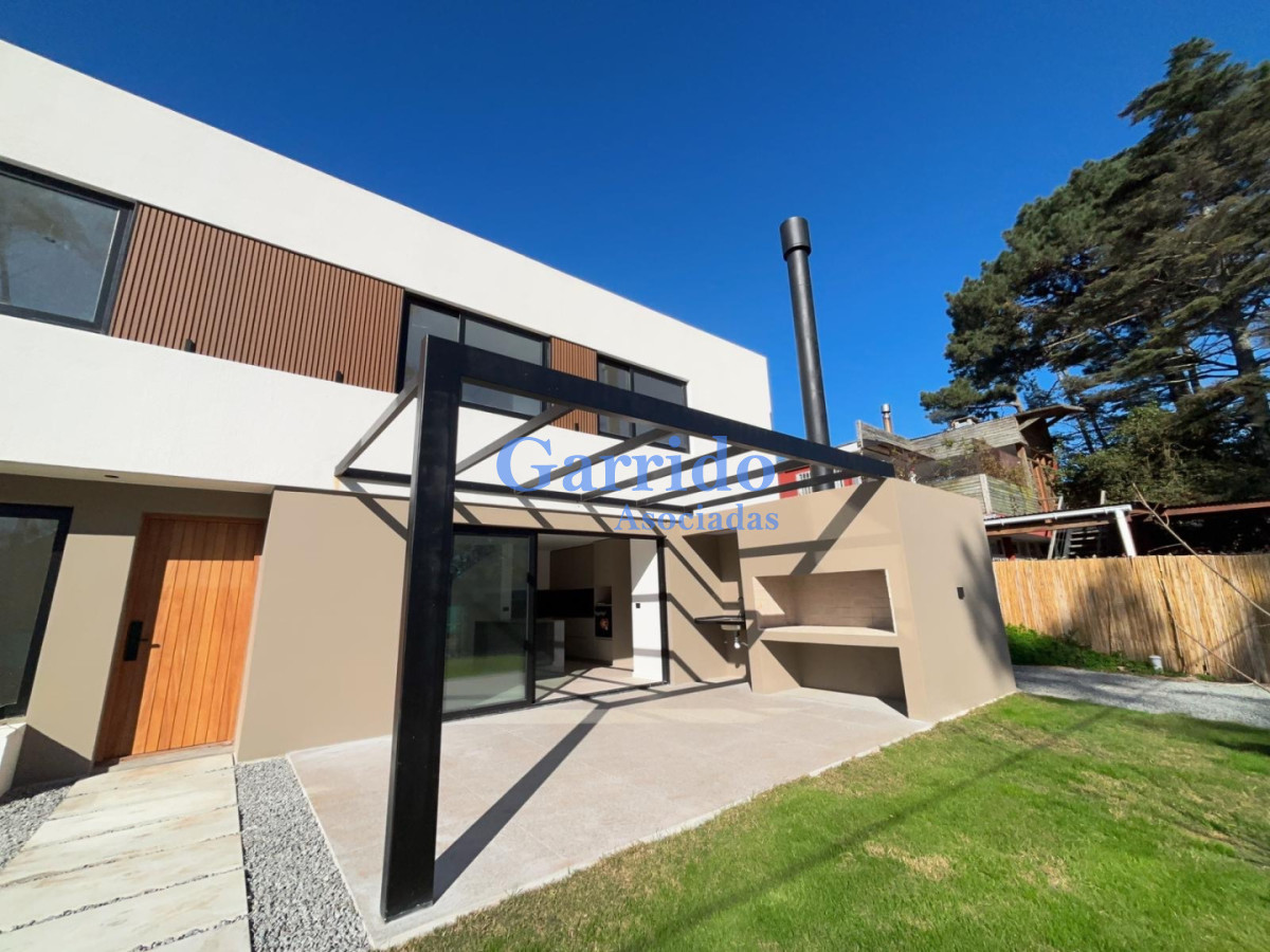 Casa ID.3733 - Chalet  a estrenar , barrio Córdoba 