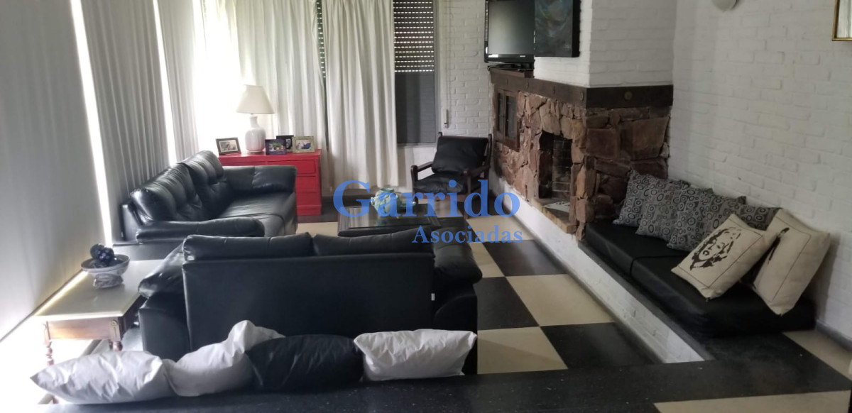 Casa ID.1784 - Vendo excelente chalet , a 50 mtrs del mar