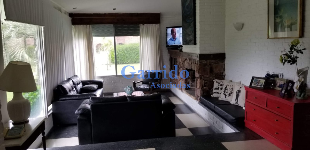 Casa ID.1784 - Vendo excelente chalet , a 50 mtrs del mar