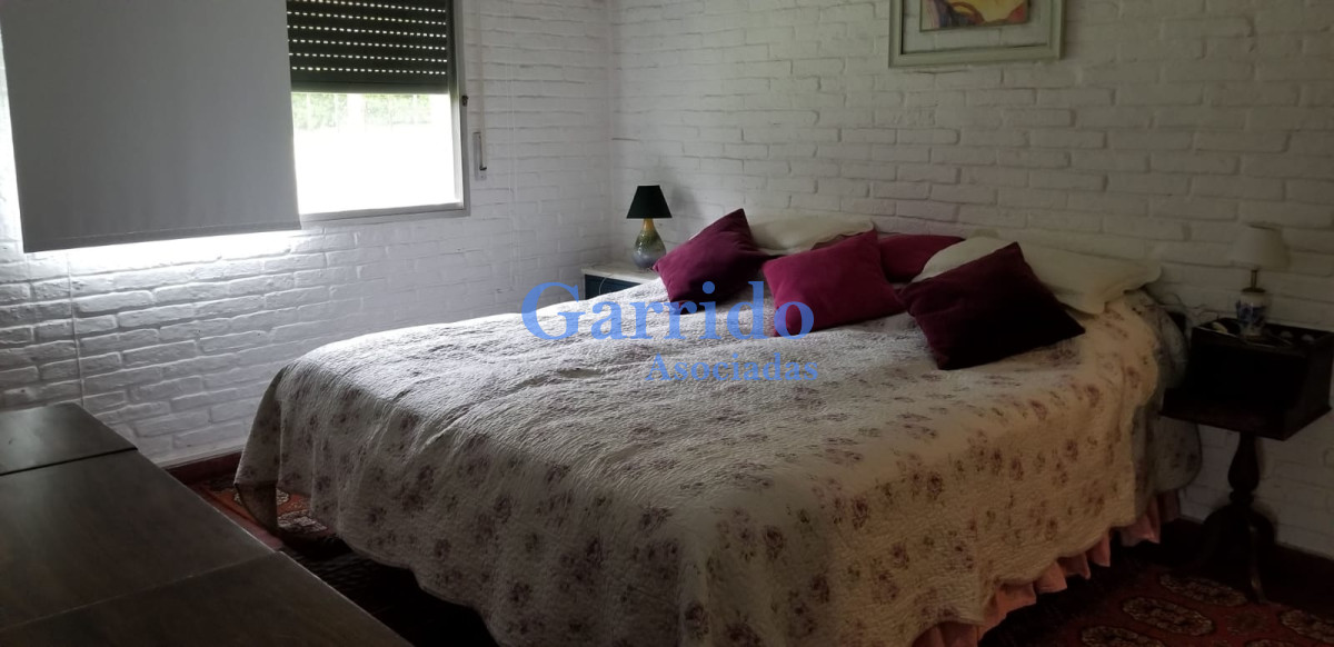 Casa ID.1784 - Vendo excelente chalet , a 50 mtrs del mar