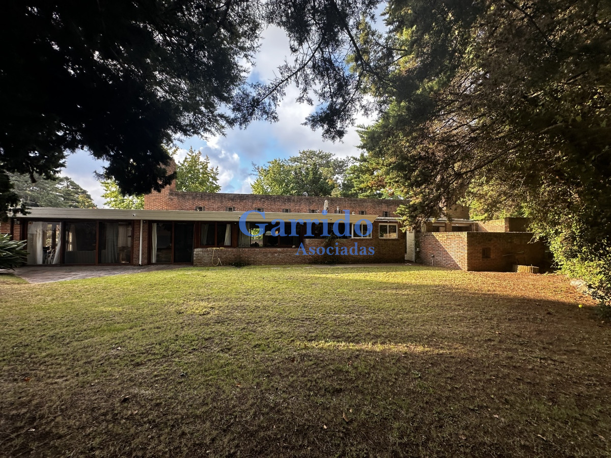 Casa ID.3519 - Chalet de categoria en Venta 
