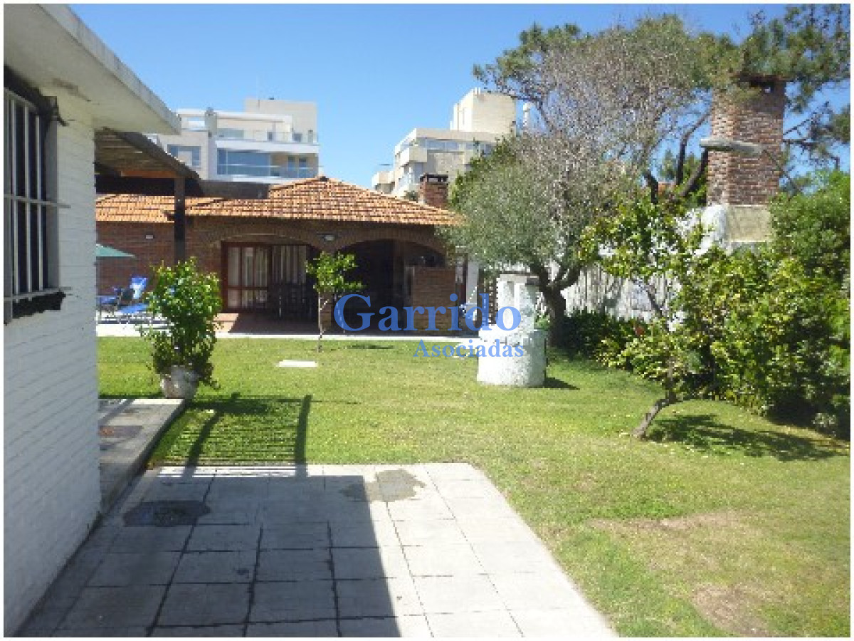 Casa ID.1784 - Alquilo casa  50 mtrs del mar