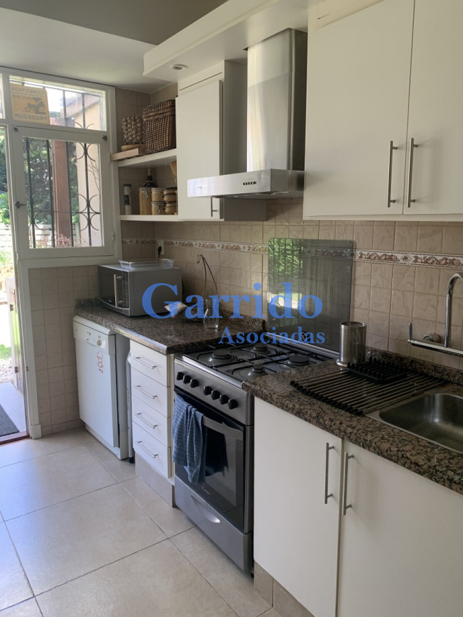 Casa ID.2104 - Casa de 3 dormitorios en Cantegril .
