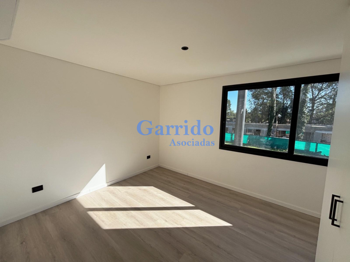 Casa ID.3733 - Chalet  a estrenar , barrio Córdoba 
