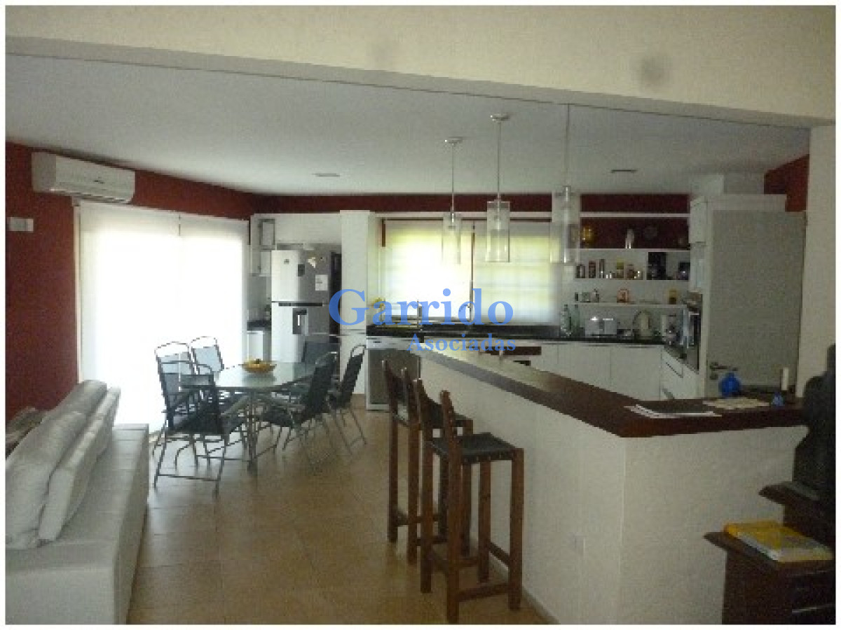 Casa ID.3649 - Hermoso chalet a la venta