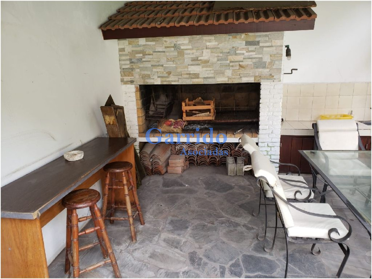 Casa ID.2104 - Casa de 3 dormitorios en Cantegril .