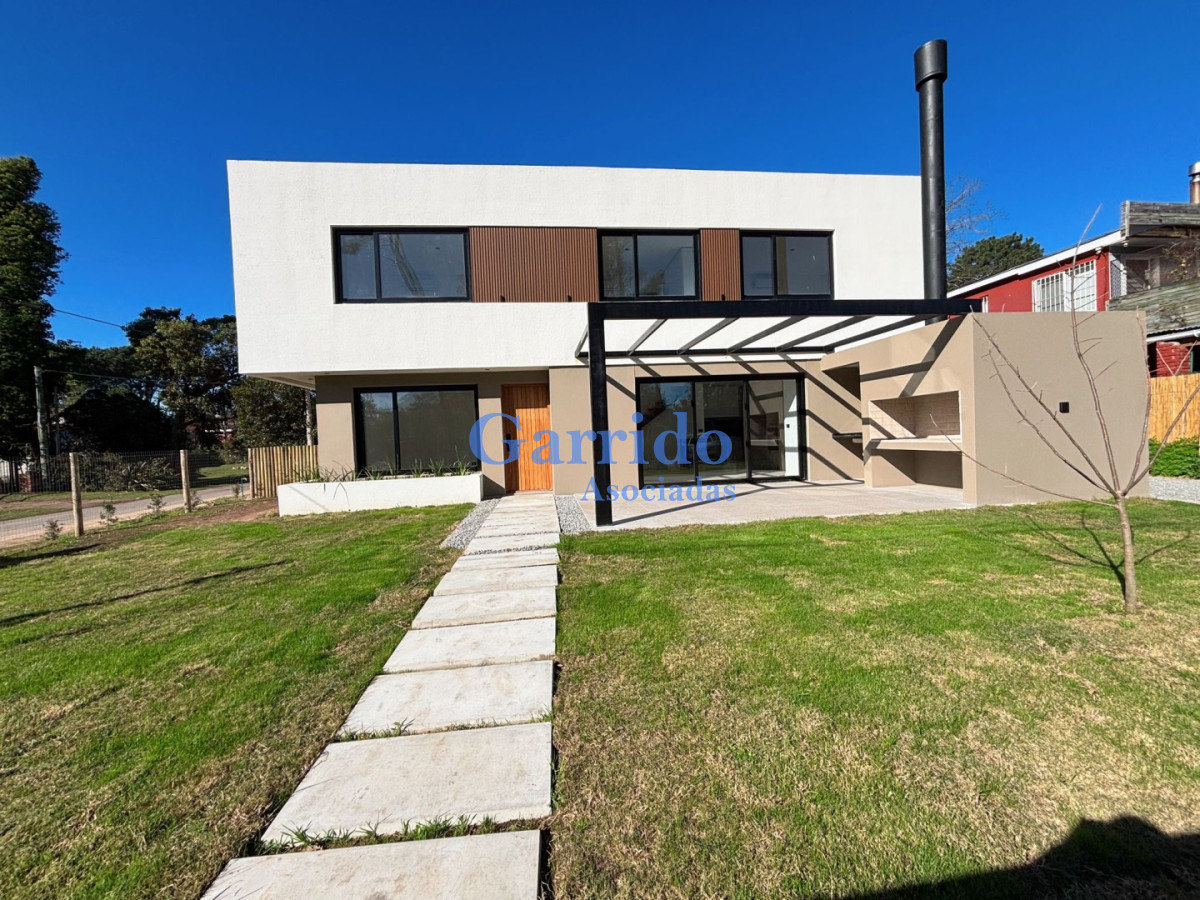 Casa ID.3733 - Chalet  a estrenar , barrio Córdoba 