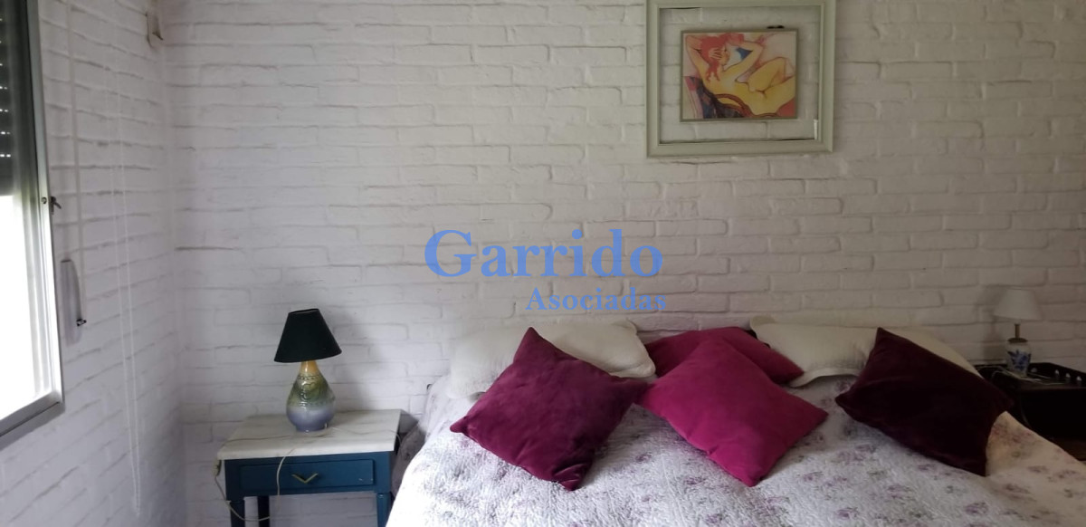 Casa ID.1784 - Vendo excelente chalet , a 50 mtrs del mar
